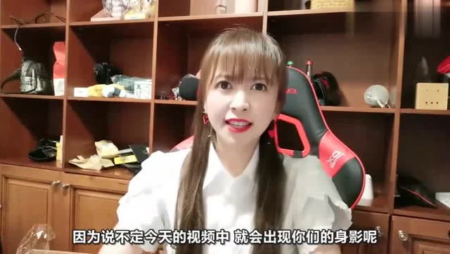 热血街篮:板娘小薇力大如牛,和粉丝一起打篮球把篮板都扣碎了