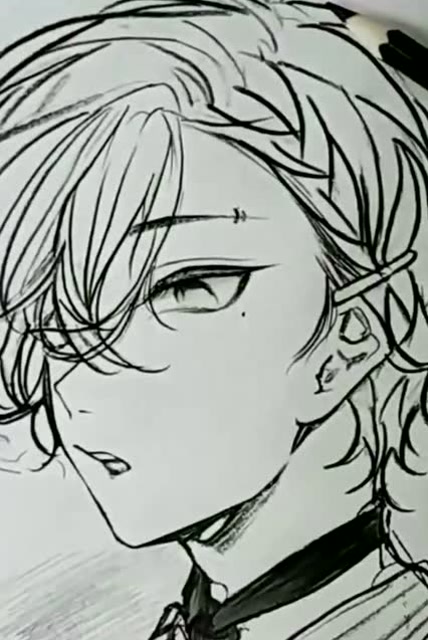 看看漫画老师给这个画中人点泪痣,感觉画完泪痣后增添了几分妩媚