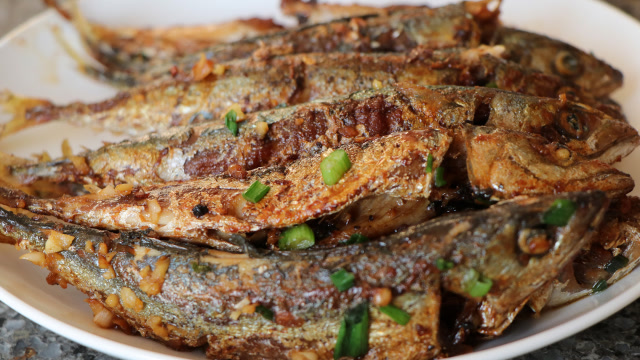 豉油皇煎焗青占鱼,出锅外香里嫩,特别适合懒人做的菜