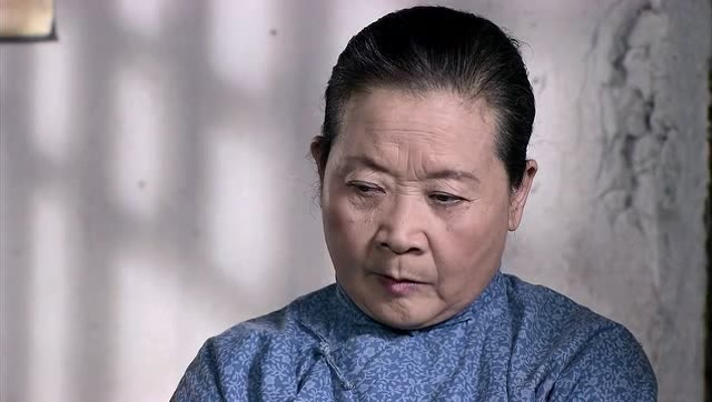 天涯赤子心:小君把赚的钱拿出,恶婆娘态度立马变了,真贪财
