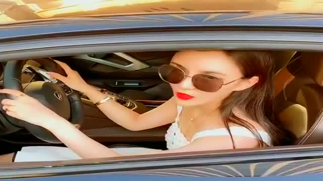 美女开着九百多万的兰博基尼,却不知道档在哪,难道是飞过来的?