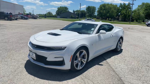 2020款雪佛兰科迈罗实车展示,看到这颜值和内饰,我彻底心动了