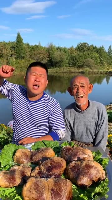 东北二鹏和爷开搂卤牛心,接下来爷的一句话,听完忍住别笑!