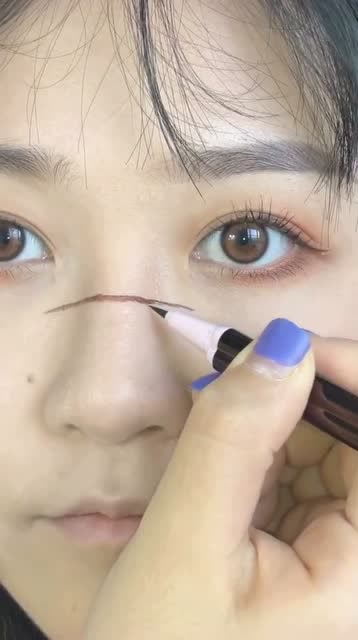 创可贴爱心妆,连鼻头都是爱你的形状,所以我们啥时候可以在一起