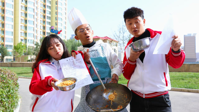 食堂打饭第二集,大叔让学生做数学题,学渣的表现太逗了