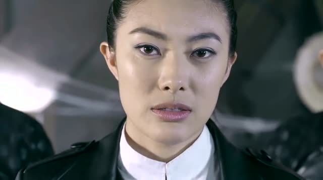 影视剧中专家嫌弃住的地方太差,大鹰淑子来了个杀鸡儆猴