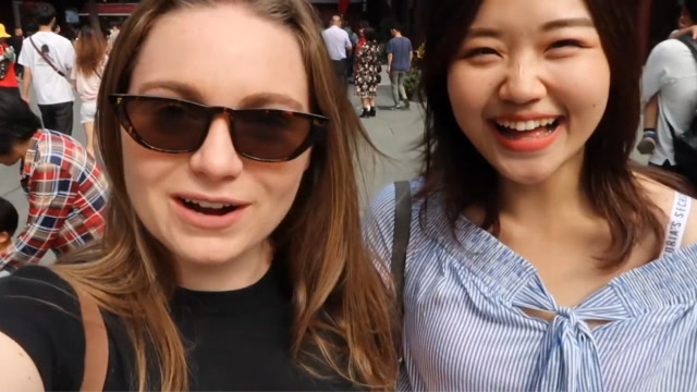 美国女孩在中国留学,父母去机场接机时认不出:你经历什么了?