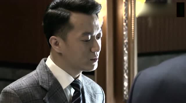 伪装者:终于知道明楼的代号为什么是眼镜蛇了,眼镜片都能杀人