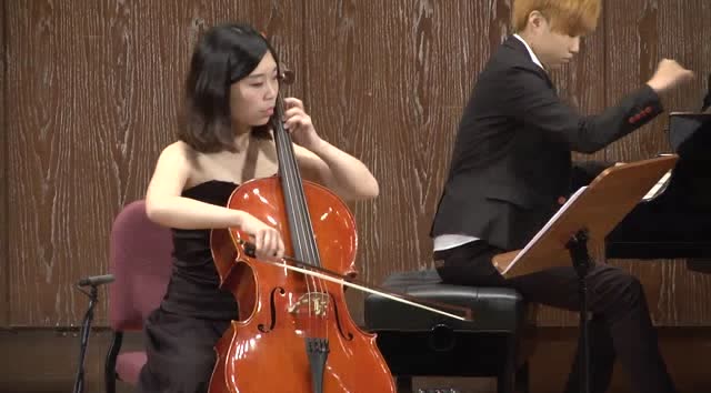 吴宜芳二胡演奏《mine》,超漂亮的小姐姐,越看越喜欢!