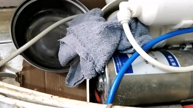 净水器漏水,拆开看看,小毛病,不花钱
