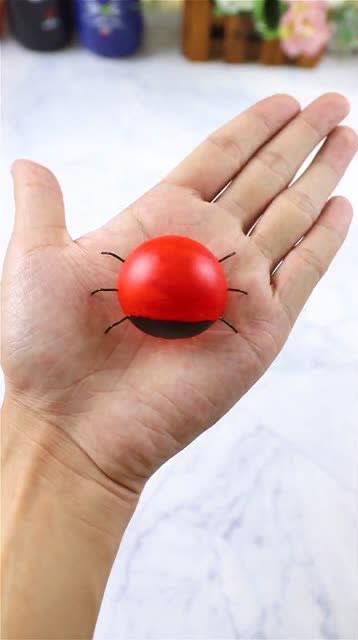 神奇发明:用乒乓球做的七星瓢虫,胖乎乎好可爱