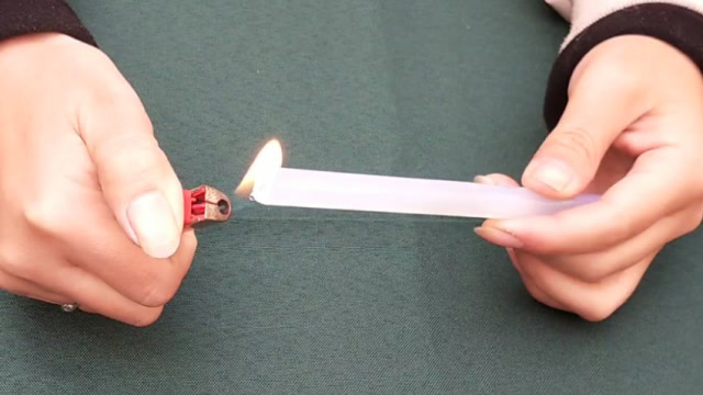 打火机烧一烧热熔胶棒,别提多厉害了,学会一家人受益,回家试试
