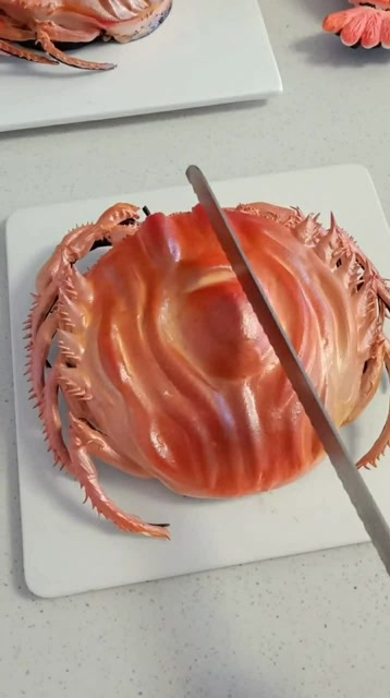 学员们刚做好的螃蟹蛋糕,切开看看里面到底有没有蟹黄!