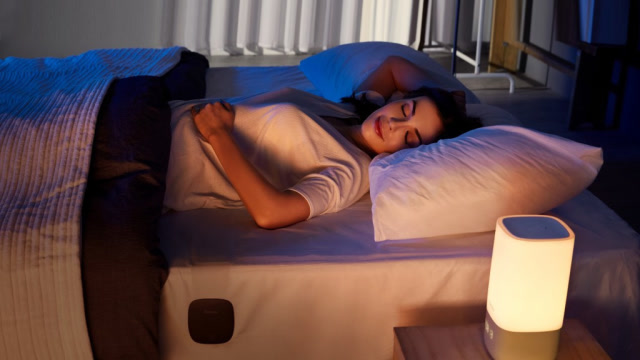 晚上开灯睡觉导致肥胖,是谣言吗?观察4万个女性后,发现真相!