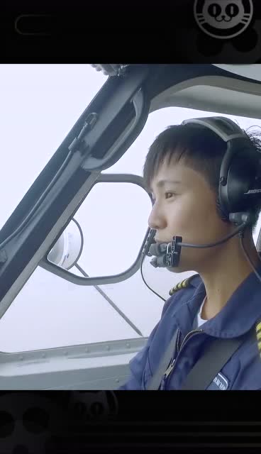 电影《紧急救援》辛芷蕾原型女机长宋寅真实救援画面,要看到最后!