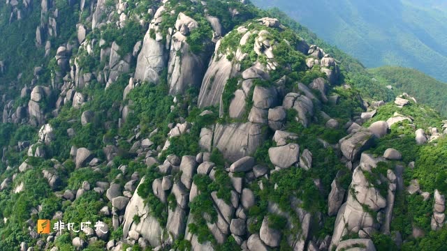 航拍上饶灵山,怪石林立,大自然鬼斧神工,被誉为天下第一"睡美人"