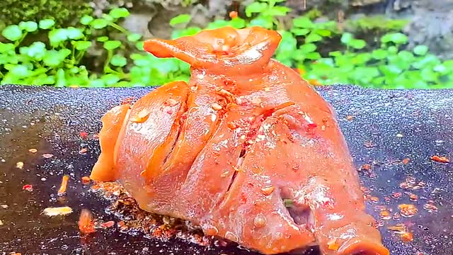 石板烤猪头,太香了,咬一口顺滑q弹