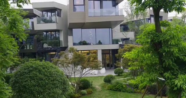 成都麓湖1.5亿豪宅,开游艇的神仙生活是什么体验