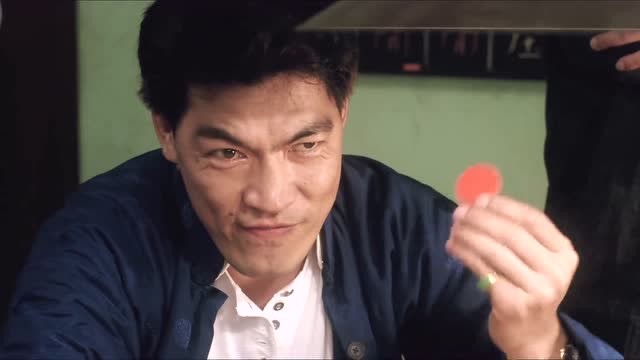 赌神:赌神梭哈50万,对方有一对a和一对j,他只有一对3一对9