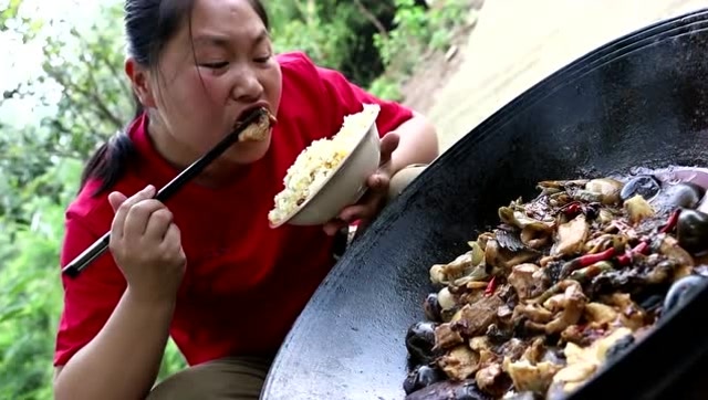 5斤石头1条鱼,胖妹吃沸腾鱼,一顿猛吃过瘾了