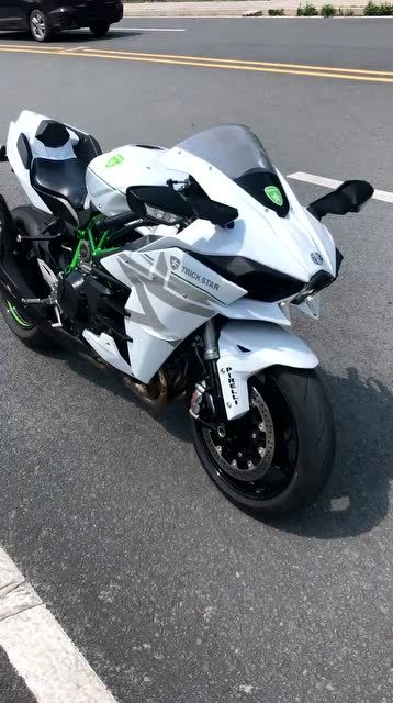 来听一听白色川崎的声浪,真是太美妙了,简直被征服了