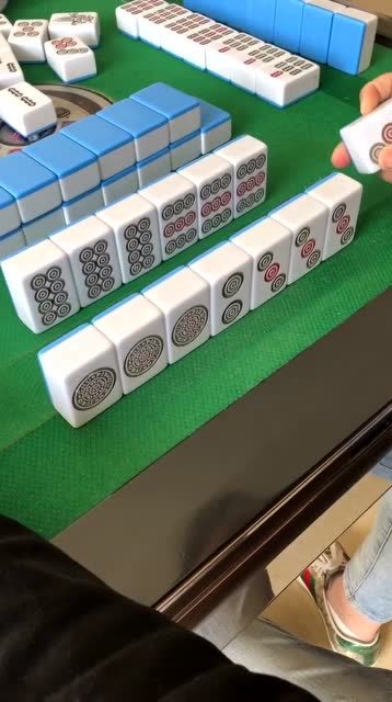 二筒清一色大对对,四筒清一色感觉错失了一个亿