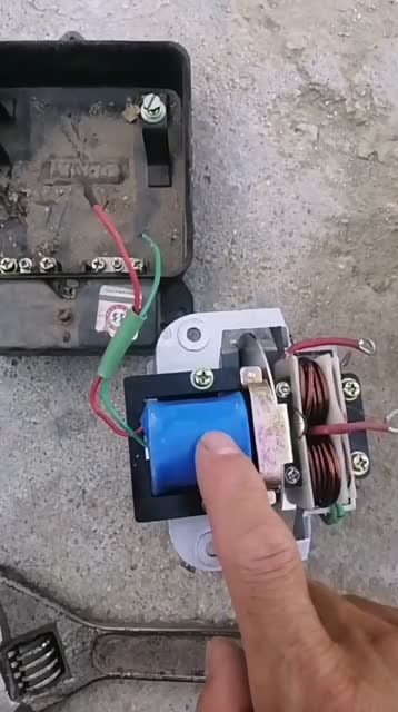 老式电表不要扔可以拆铜线还可以做工具电焊机点焊机废物利用