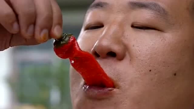 简直就是黑暗料理!吃进嘴里把我直接辣哭了,再也不想吃辣了!