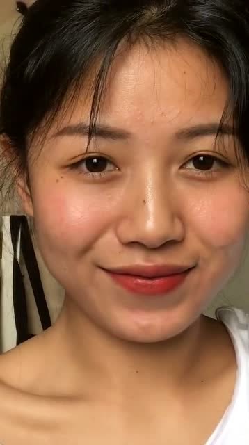 这才是真正的美女,没有整过容也没有化妆,男人最喜欢的就是素颜!