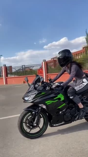 没想到偶遇到川崎女骑士,看到这个颜值,真是太完美了!