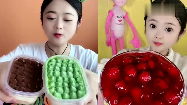 美女直播吃抹茶盒子蛋糕,草莓酱,一口超过瘾,我向往的生活