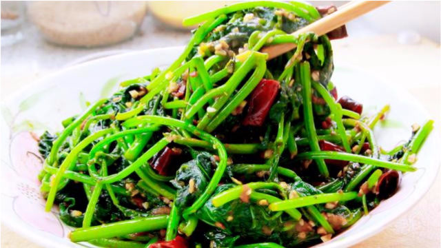 夏季时蔬还是炝炒苕尖好吃,清淡爽口,是一道很棒的下饭菜
