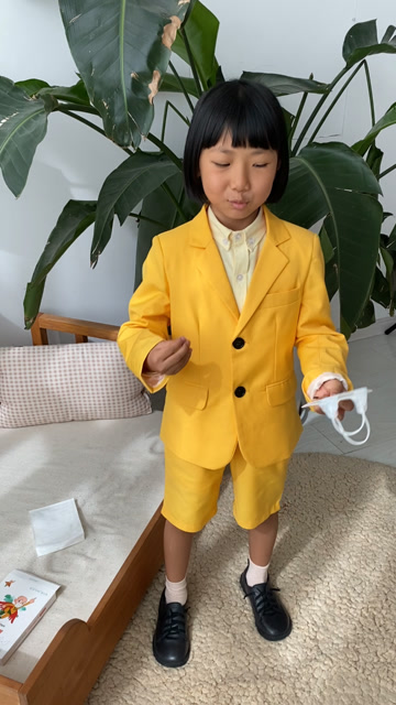翌生美儿童口罩赵冠凯先生讲解翌生美儿童口罩配备松紧调节扣耳扣