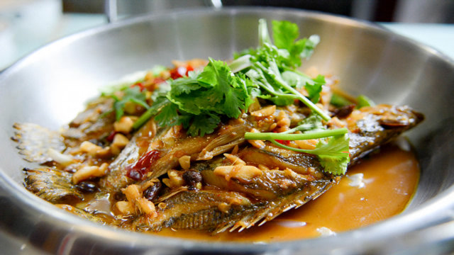 难怪桂鱼仔鲜美馋人价格坚挺,50元一斤买4条,干锅,清蒸全分享