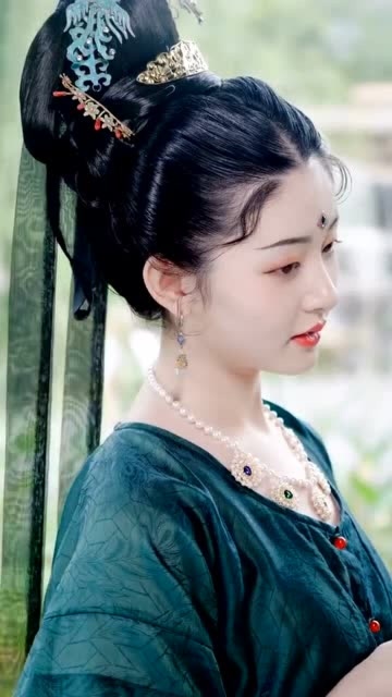 小核桃简直就是汉服界颜值扛把子,一颦一笑间撩动了我的心弦!
