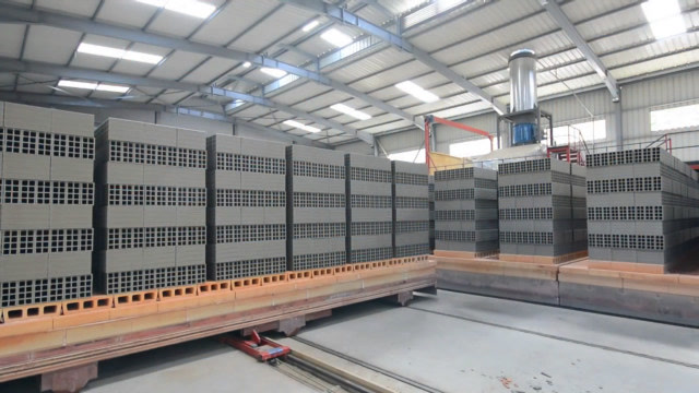 全自动化环保制砖厂,比起传统的窑厂,污染几乎是没有了