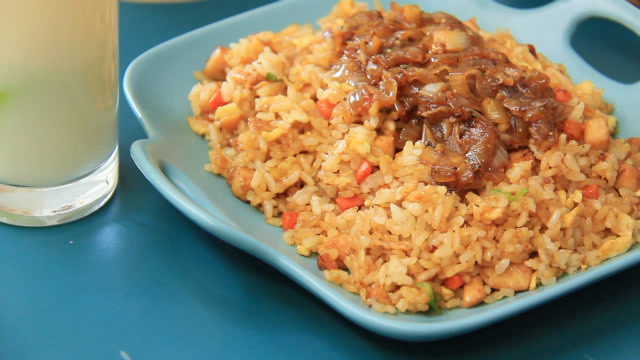 炒饭的108种做法—黑椒鸡肉炒饭