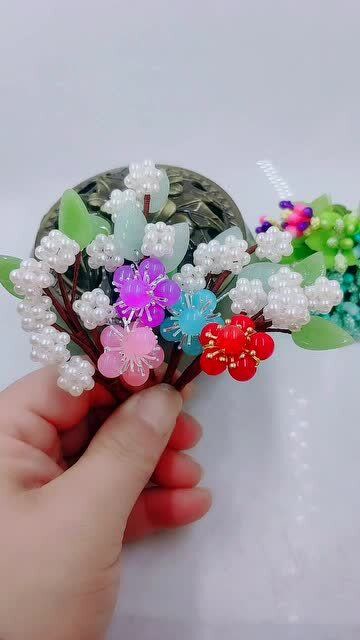 一根铁丝和珠子绕出来的小花花,真是太好看了