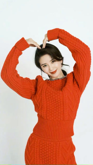刘诗诗最新美照暖橙色毛衣系,比心卖萌温柔又可爱