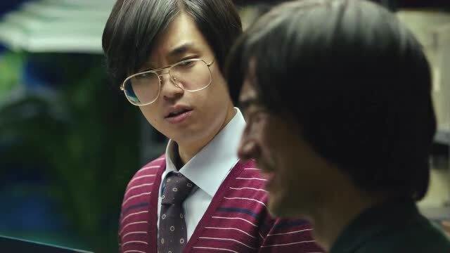 邻居2:反对李义植的人派出了男主监视着他的一举一动.