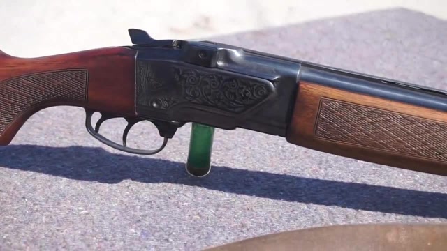 加装不同颜色霰弹的双管枪,性能非常可靠,很受老外青睐!