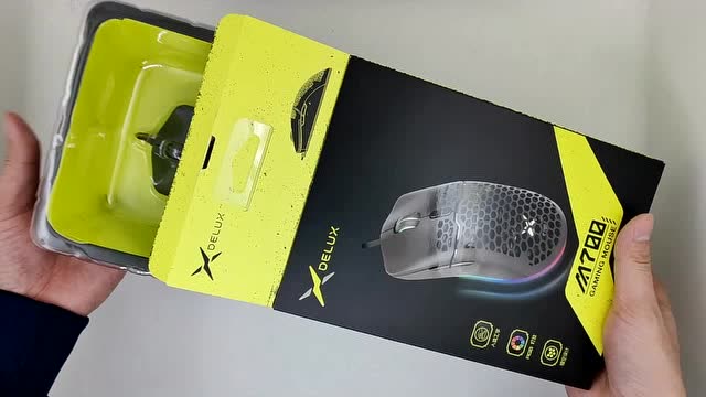 轻量化设计!多彩m700鼠标开箱上手视频