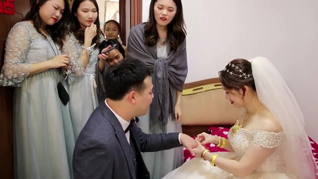 广东一帅哥迎亲,新娘好漂亮,打扮好贵气,笑起来真好看