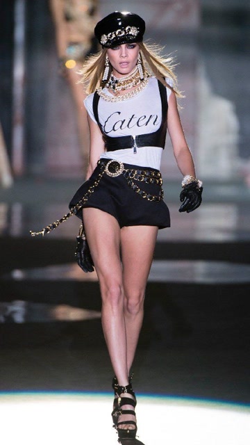 卡拉迪瓦伊caradelevingne为dsquared22013春夏时装秀揭幕