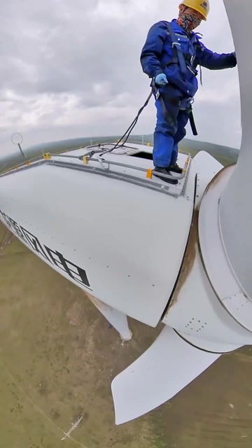 风电人的日常操作,眼前这一幕,看得我小腿直打颤!