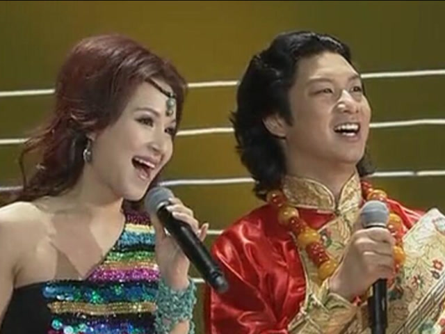 《最美的歌儿唱给妈妈》(蒋大为词曲,阿旺,央金演唱)