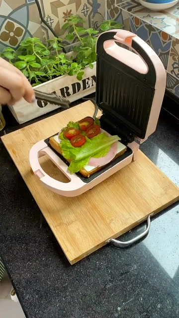 三明治早餐机,自己动手做最营养的早餐,操作简单又实用#三明治早餐机