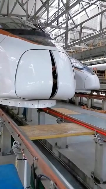 cr400bf导流罩关闭,眼前一幕,不愧是中国高铁!