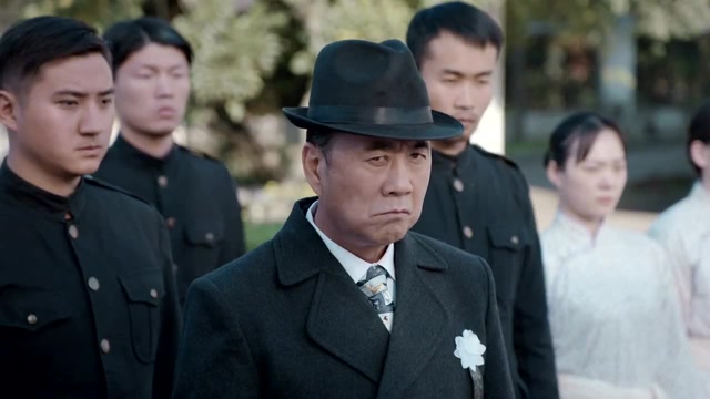 铁道风云:这日本小媳妇在搞什么鬼,大儿子来祭拜母亲,她竟奋力反对