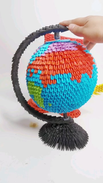 地球仪手工折纸创意三角插作品